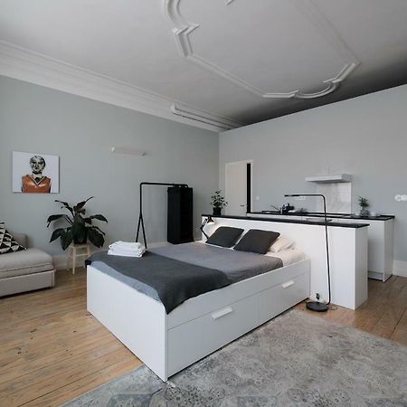 Baixa24 •P2R• Bright Apt In Vibrant Downtown Porto Bagian luar foto