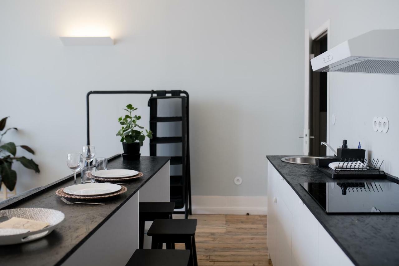Baixa24 •P2R• Bright Apt In Vibrant Downtown Porto Bagian luar foto