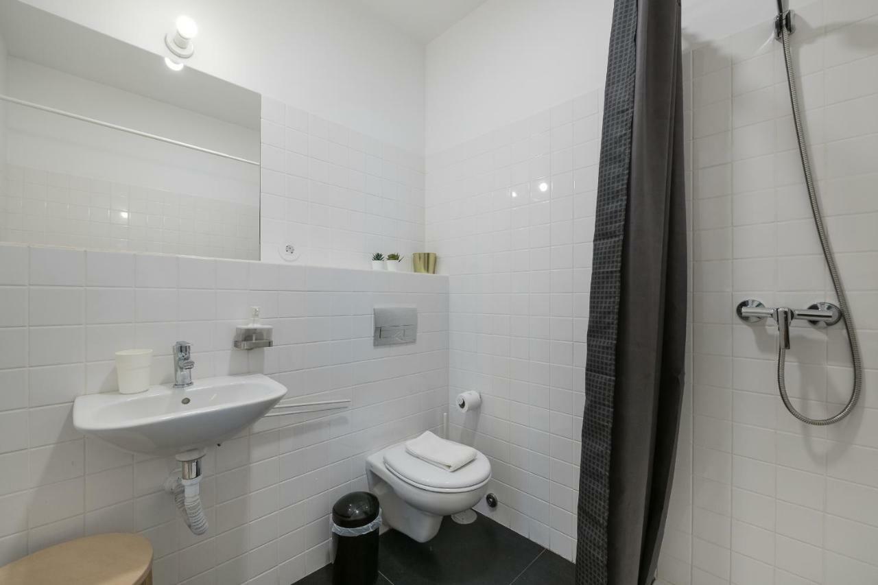 Baixa24 •P2R• Bright Apt In Vibrant Downtown Porto Bagian luar foto