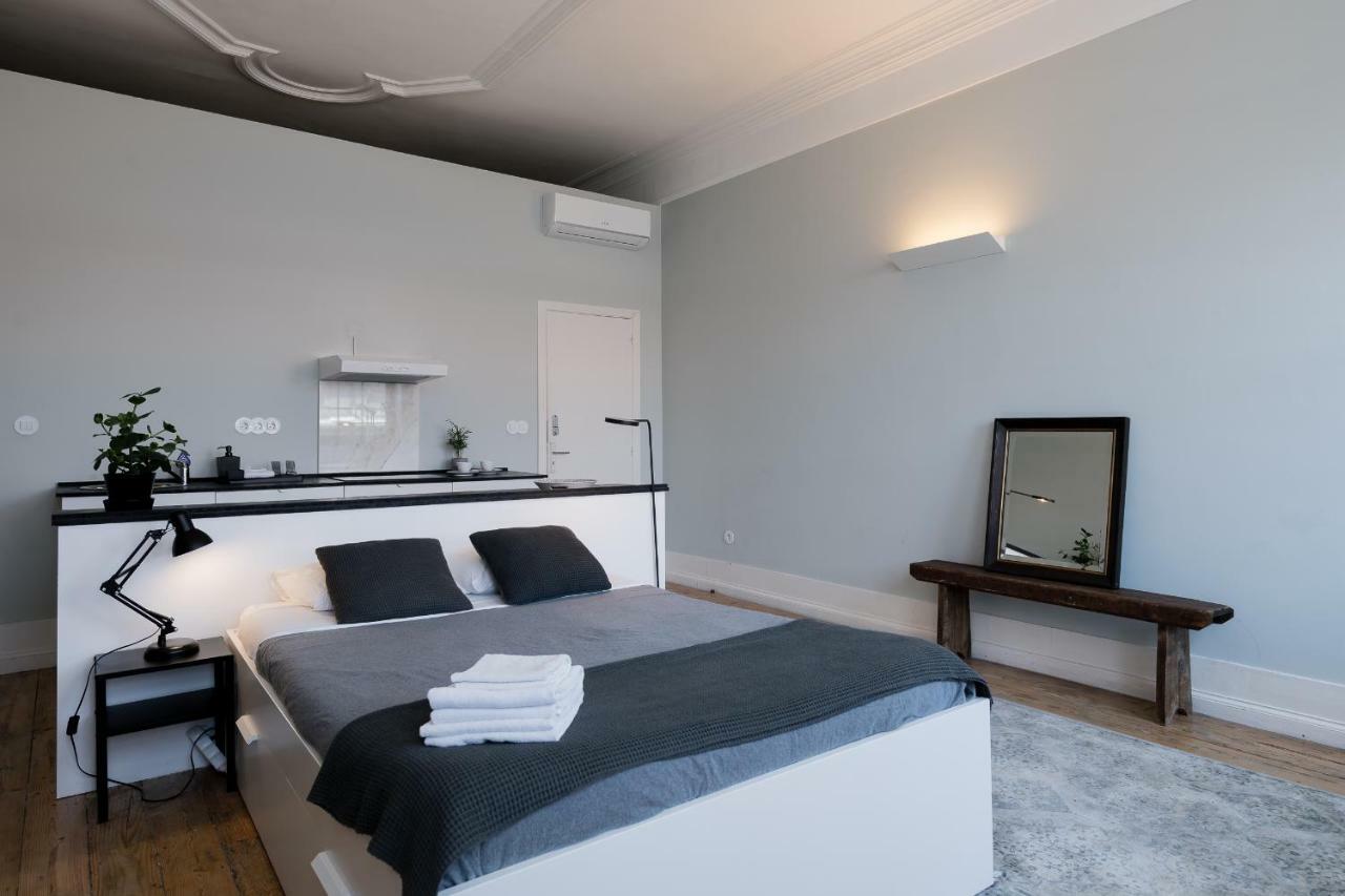 Baixa24 •P2R• Bright Apt In Vibrant Downtown Porto Bagian luar foto